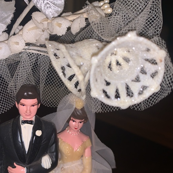 Vintage Wedding Cake topper Bride and Groom - Picture 3 of 5